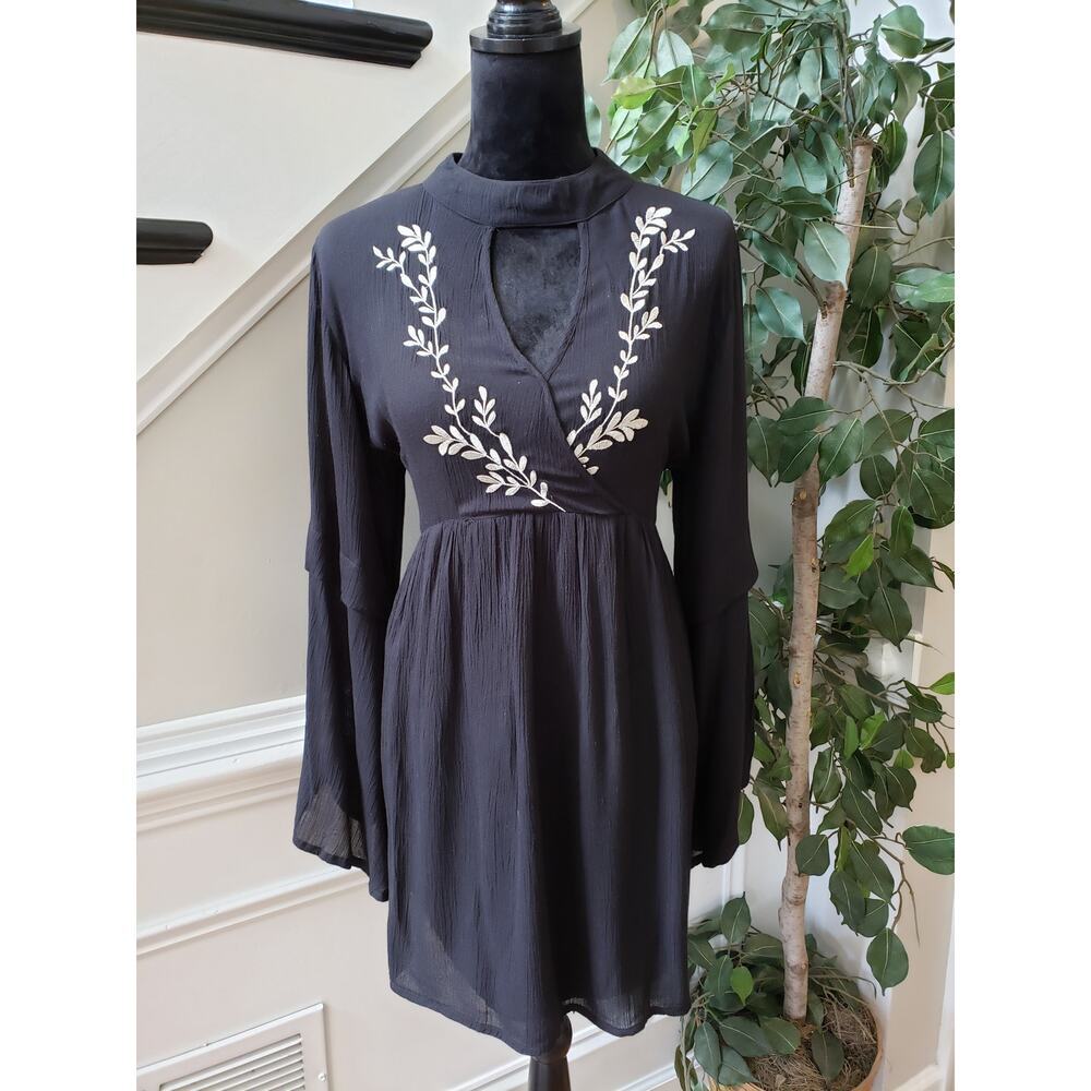 True Destiny Top Blouse Womens Large Black Rayon Embroidered Long Sleeve Keyhole